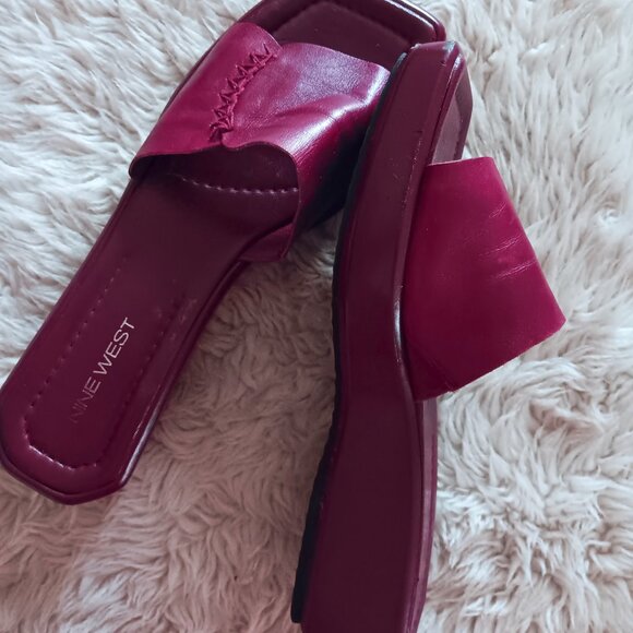 A Versatile Choice! Comfy & Classy in Oxblood Red Leather - Picture 5 of 7